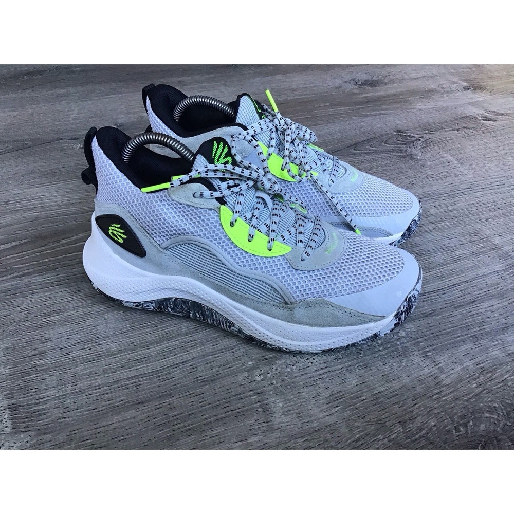UNDER ARMOUR Men's Size 8 SNEAKERS GRY/BLK CURRY 3Z 24 SDE 3028191-100